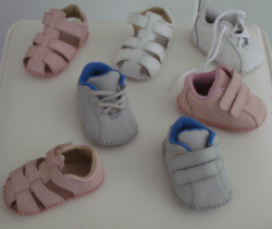 Sapatinhos e sandálias para bebê em couro legítimo.